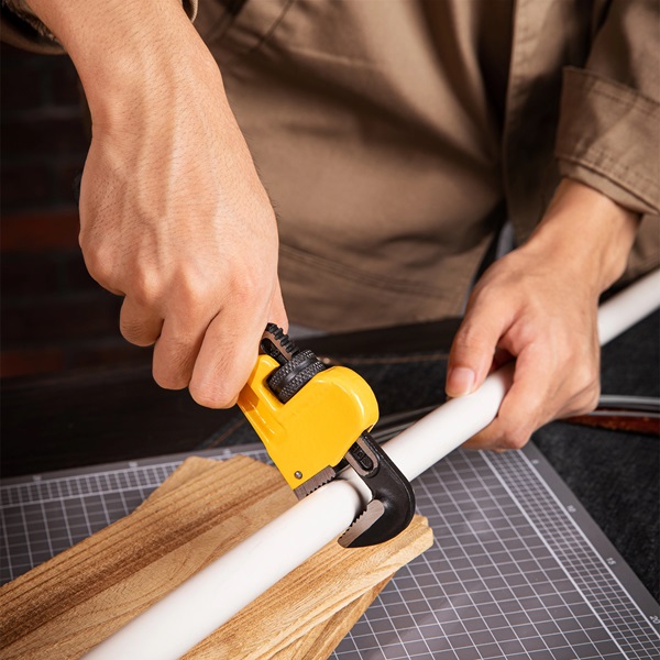 pipe-wrench-2.jpg