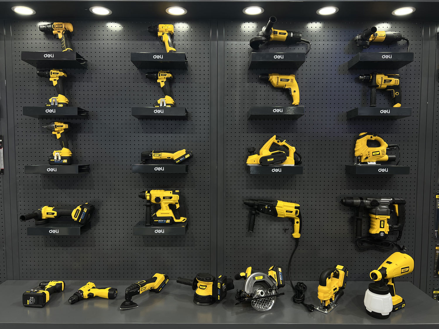 deli-tools-shines-at-the-138th-canton-fair4.jpg